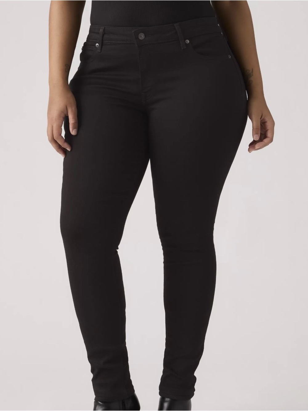 Levi’s 711 Black skinny jeans Size 34/28 NWT